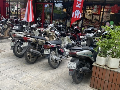 Cho thuê tòa nhà mặt phố 6 tầng nguyên căn gần 200m/sàn quận cầu giấy 2