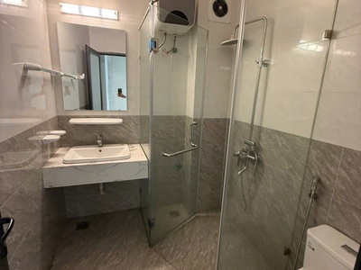 Cho thuê nhà mặt phố trương định   4 tầng 1 tum   mặt tiền 5m 4