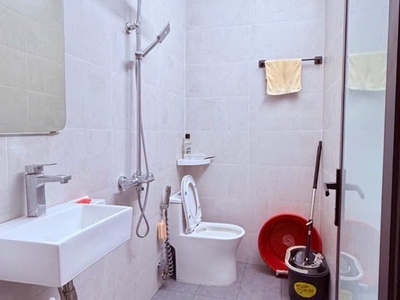 Tập thể cầu giấy tầng 1-dt 60m 2 ngủ 2 wc  giá 5,15 tỷ,ngõ ô tô tải tránh 3