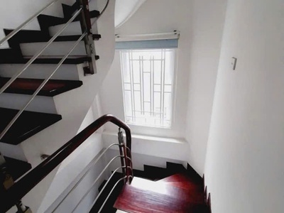 Hoàng hoa thám 30m x5 tầng-7,9 tỷ nhà đẹp,30m ra phố,lô góc,ba gác đỗ cửa 1