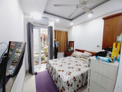 Hoàng hoa thám 30m x5 tầng-7,9 tỷ nhà đẹp,30m ra phố,lô góc,ba gác đỗ cửa 2