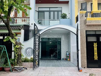 NHANH TAY LIÊN HỆ   NHÀ 1 Trệt 1 Lầu Long An   SỔ HỒNG RIÊNG    104m2 - 2 TỶ 4 0