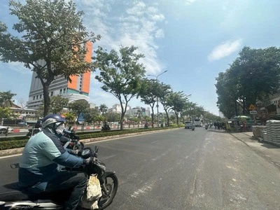 Bán nhà mặt tiền điện biên phủ - ngay đh kinh tế, 7,9x20m, 4 tầng - 6 pn,  21 tỷ. 0