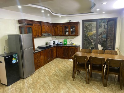 Cho thuê nhà lô góc Văn Cao, 5 ngủ khép kín, DT: 80m2. 2