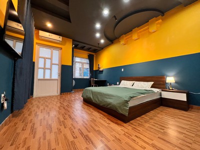 Cho thuê nhà lô góc Văn Cao, 5 ngủ khép kín, DT: 80m2. 5