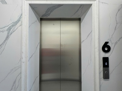 Bán tòa 10  tầng   200m ô tô tránh, phố nguyễn văn huyên, dòng tiền 4 tỷ/năm giá 90 tỷ 4