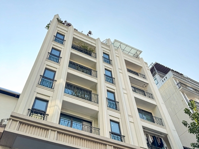 Bán tòa 10  tầng   200m ô tô tránh, phố nguyễn văn huyên, dòng tiền 4 tỷ/năm giá 90 tỷ 0