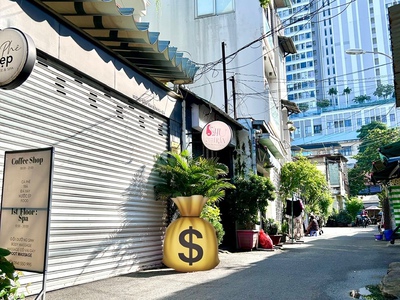 Nhà bán đường hoàng diệu- xe hơi đổ cửa- nở hậu tài lộc cho gia chủ-thông ra khánh hội, bến vân đồn 2