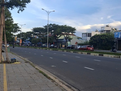 Nhà 3 tầng kiên cố mặt tiền võ chí công 281m giá chỉ 27 tỷ chưa đến 100tr/m 1