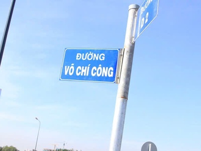 Em có căn chung cư 46m, 2 ngủ, 1 bếp, vệ sinh,  thang máy vù vù  ban công thoáng  full đồ 2
