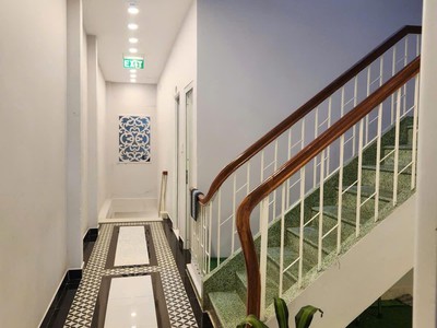 Gấp gấp mặt tiền kinh doanh đa ngành nghề - vị trí đắc địa - nhà đẹp 4 tầng bề thế - đang kd spa - 3