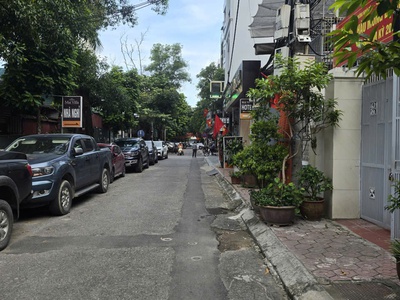 Cần cho thuê nhà hoàng quốc việt, cầu giấy, ô tô, kinh doanh, ở tốt. 0