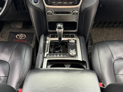Bán Toyota Land Cruiser 4.6V8 sản xuất 2019. Xe quá mới. 9