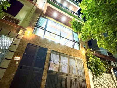 Nhà cầu diễn 6 tầng, 60m , 2 thoáng, ô tô tránh, cạnh hoàng quốc việt kéo dài 0