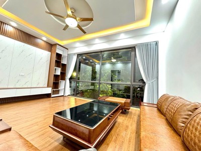 Nhà cầu diễn 6 tầng, 60m , 2 thoáng, ô tô tránh, cạnh hoàng quốc việt kéo dài 1
