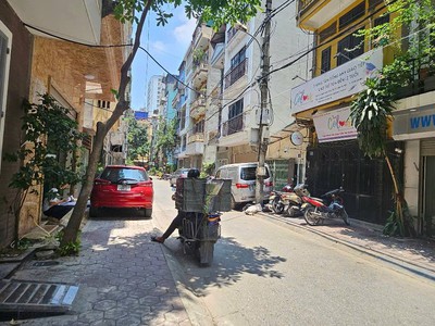 Vip  bán nhà phố trung kính to, phân lô 3 ô tô tránh vỉa hè, thông bàn cờ, 2 mặt ngõ kinh doanh. 0