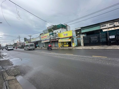 Bán nhà mặt tiền 30x55m giá 57 tỷ đường phan văn đối 1