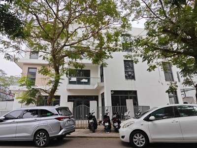 Cho thuê biệt thự vạn phúc, 200m2, 4 tầng, thang máy làm văn phòng, nhà ở 2