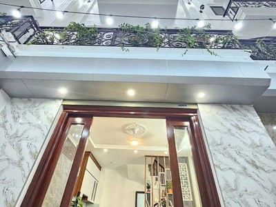 Bán nhà ngô gia tự 30m2 5 tầng xây mới gần ô tô tránh giá nhỉnh 5 tỷ 0