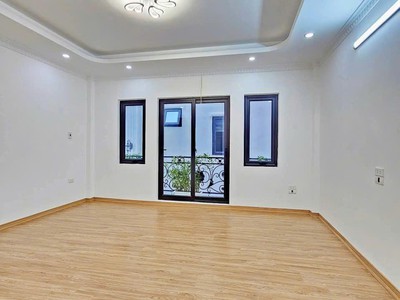Bán nhà ngô gia tự 30m2 5 tầng xây mới gần ô tô tránh giá nhỉnh 5 tỷ 2