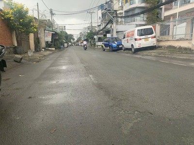 5.4 tỷ   dt 50m   công nhận 42m  , hẻm ô tô , phường hiệp phú, thủ đức hồ chí minh 0