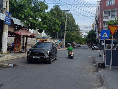 Bán nhà 3 tầng mặt tiền thoại ngọc hầu   vĩnh hòa, gần biển, kinh doanh sầm uất 1