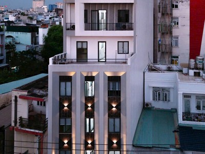 Tòa chdv 75 phòng hầm 7 tầng 1500m2 sàn hđt khoán 300tr/t 0