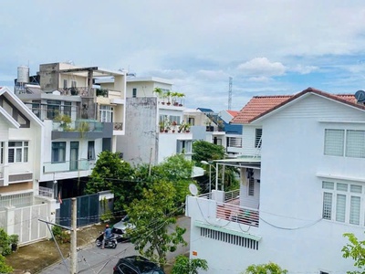 Bán nhà phố vị trí đẹp giá rẻ   lê văn lương, phước kiển   đường 12m 0