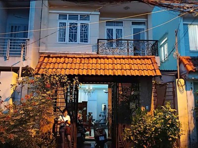 Gấp bán giảm mạnh sốc 600 triệu còn 7.6 tỷ.  nhà 2 tầng hẻm nhựa 8m xe tải tránh thông tứ 0