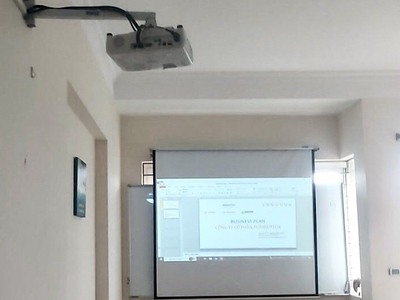 Hà Nội Thợ chuyên lắp đặt máy chiếu giá rẻ 0