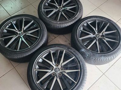 Thanh lý bộ mâm lốp xe Toyota Camry đời 2022 kích thước 18 inch 1