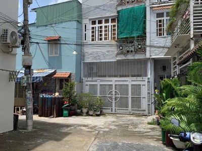 3.2 tỷ- xe hơi tới nhà - 4 tầng- 4 phòng ngủ  - đường huỳnh tấn phát 0