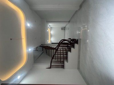 Bán nhà 5 tầng phú diễn, 32m2, mt 3.9 m, ngay hoàng quốc việt kéo dài 4