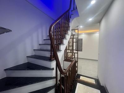 Bán nhà 5 tầng phú diễn, 32m2, mt 3.9 m, ngay hoàng quốc việt kéo dài 2