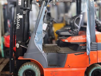 Vì Sao Xe Nâng Điện Reach Truck Là Lựa Chọn Tối Ưu Cho Kho Đông Lạnh 0