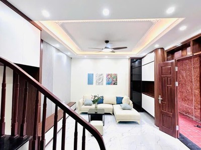 Bán nhà bồ đề long biên 32m2 5 tầng ngõ gần ô tô giá nhỉnh 5 tỷ 3