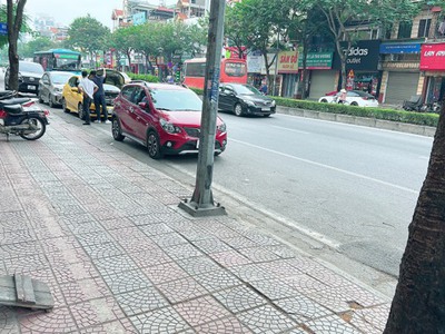 Bán nhà c4 mặt phố nguyễn văn cừ 71m vỉa hè rộng, kinh doanh chỉ hơn 13 tỷ còn thương lượng. lh 2