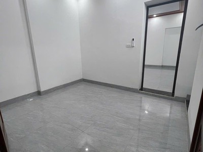 Bán nhà tập thể tầng 1   phố nguyễn văn cừ   long biên 1