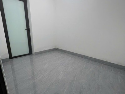 Bán nhà tập thể tầng 1   phố nguyễn văn cừ   long biên 2