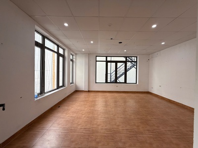 Cho thuê biệt thự thành phố giao lưu, 205m2, 4 tầng, làm văn phòng đẹp 2