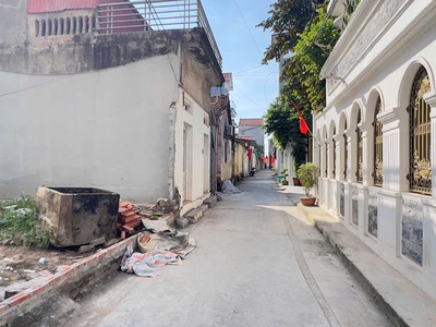 Muốn bán mảnh đất 42m mt4.4 đường thông oto, ngay tl 417 phương đình đan phượng hà nội 0