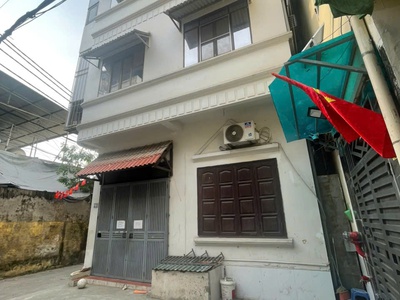 BÁN NHÀ  4 Tầng Lô Góc Ngay Sát Học Viẹn Tài CHính Quốc Gia 2