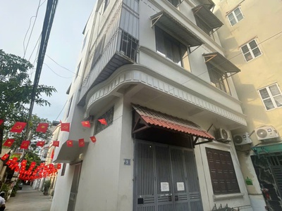 BÁN NHÀ  4 Tầng Lô Góc Ngay Sát Học Viẹn Tài CHính Quốc Gia 3