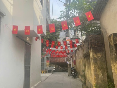 BÁN NHÀ  4 Tầng Lô Góc Ngay Sát Học Viẹn Tài CHính Quốc Gia 5