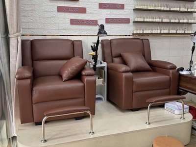 Sang tiệm nail, mi, gội tại 798 an dương vương. q6. 2