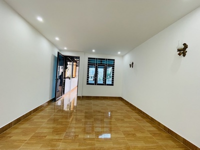 Hoàng sâm dt 35m chỉ 7,35 tỷ phân lô,2 thoáng,ô tô tránh 15m,full nội thất 4