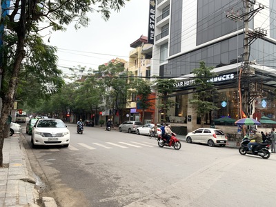 Cho thuê căn góc DT: 90m2 phố Văn Cao vỉa hè rộng, dễ nhận diện, đoạn đẹp. 0