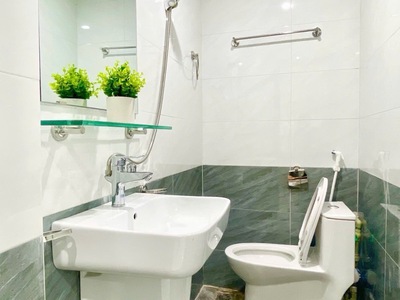 Cần bán căn hộ dịch vụ 80m 6 tầng ccmn thang máy, dòng tiền đỉnh ngay học viện nông nghiệp, pccc 3