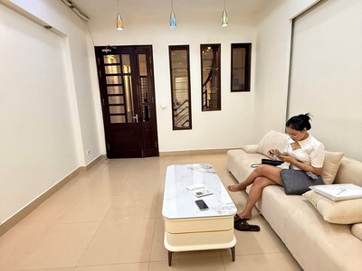 Nhà Trung Kính-Phân Lô Oto Tránh - Sát Phố - Ngõ Thông Kinh Doanh 2