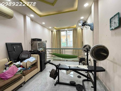 Bán nhà đường 3/2 , p12- xe hơi đậu cửa - khu phân lô -sổ vuông đẹp - 5 tấm hc đủ- 4pn . mt 8 2